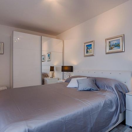 Holiday House Queens With Sea View เซลเซ ภายนอก รูปภาพ