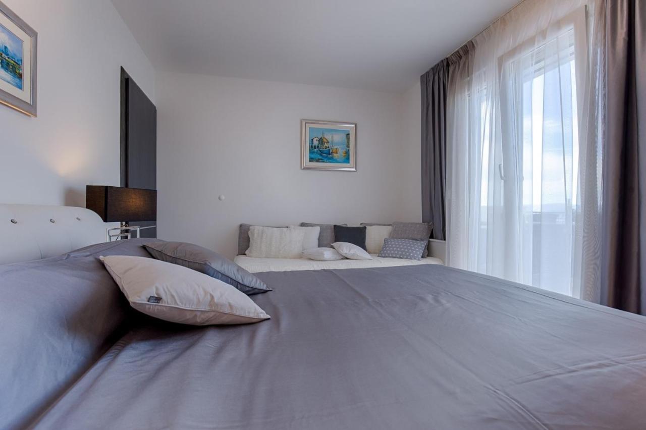 Holiday House Queens With Sea View เซลเซ ภายนอก รูปภาพ