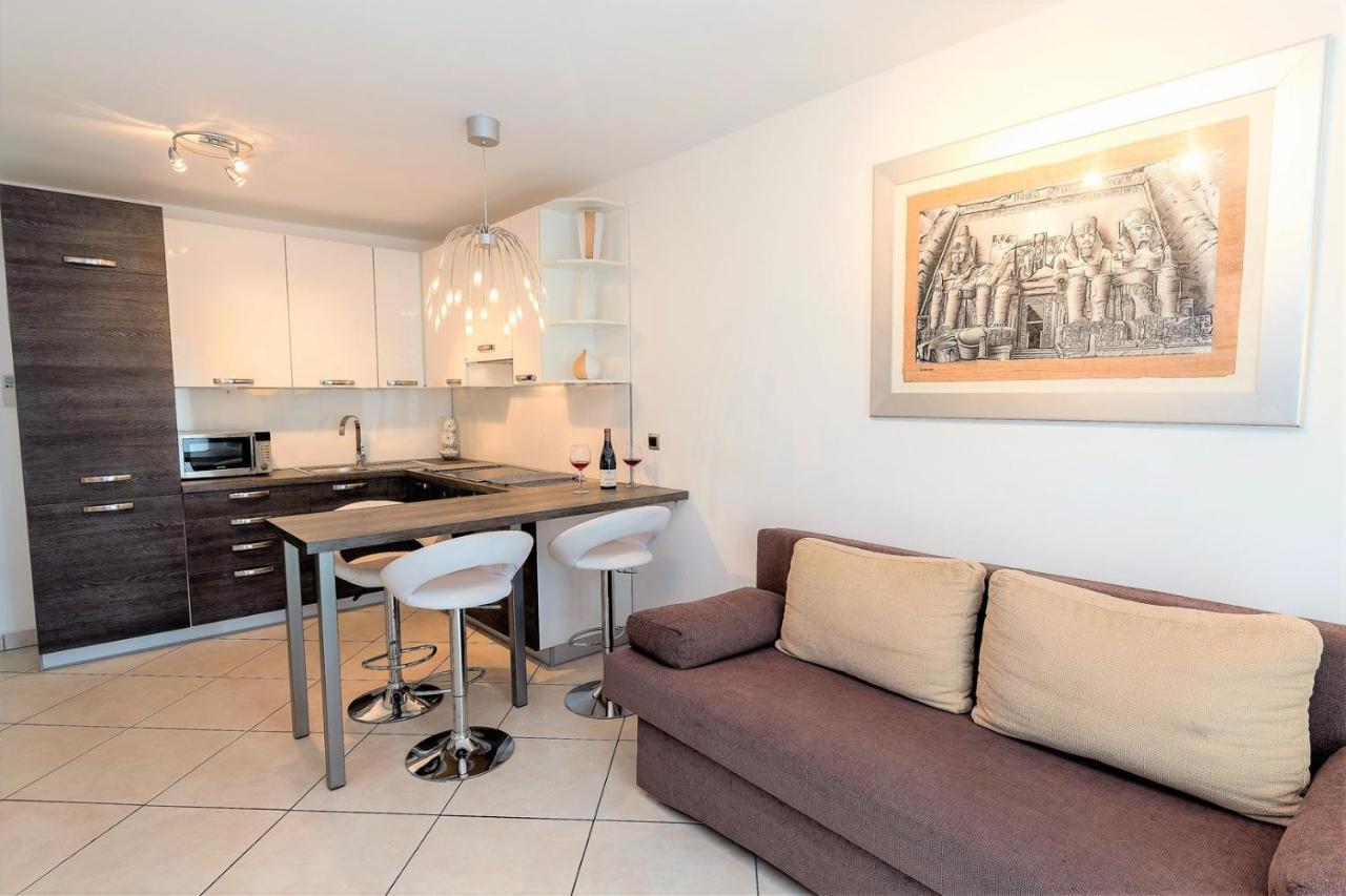 Holiday House Queens With Sea View เซลเซ ภายนอก รูปภาพ