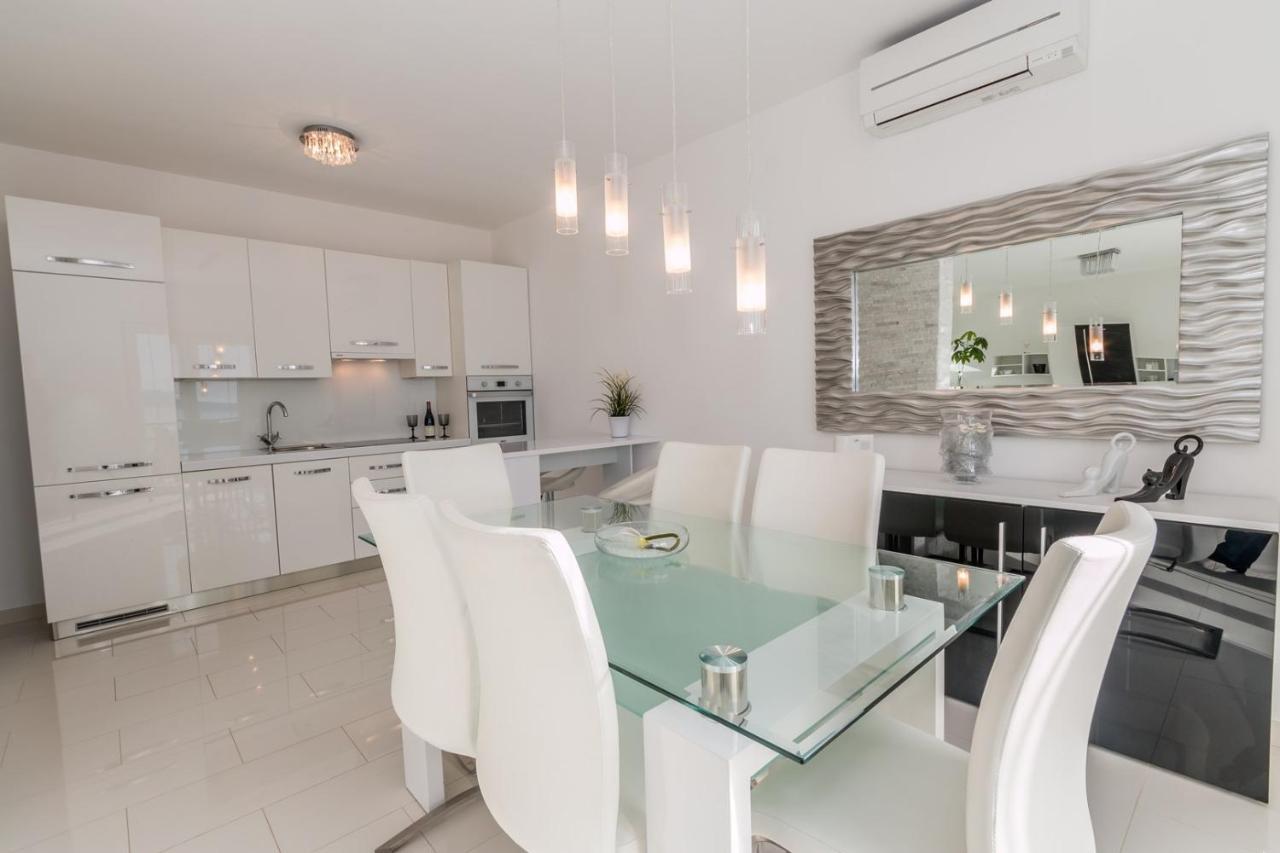 Holiday House Queens With Sea View เซลเซ ภายนอก รูปภาพ