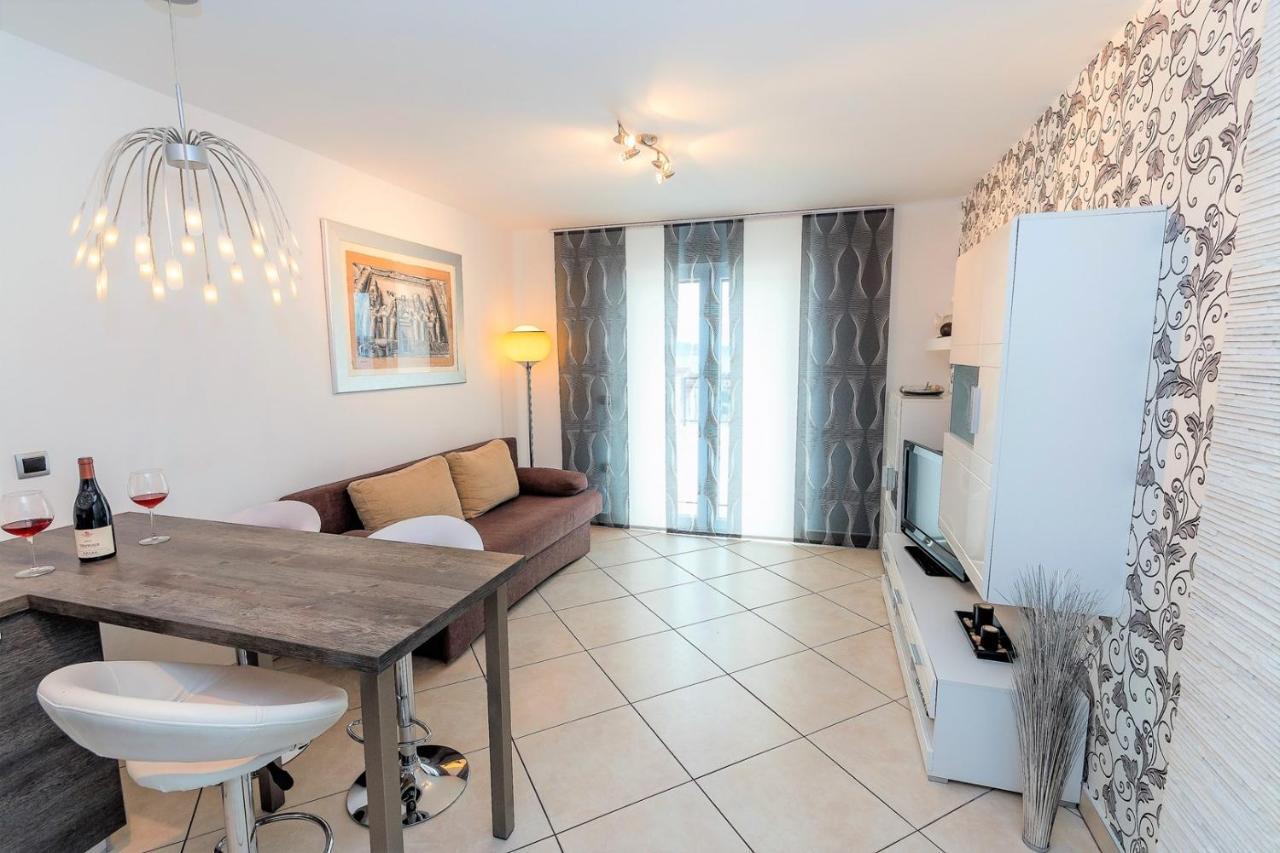 Holiday House Queens With Sea View เซลเซ ภายนอก รูปภาพ
