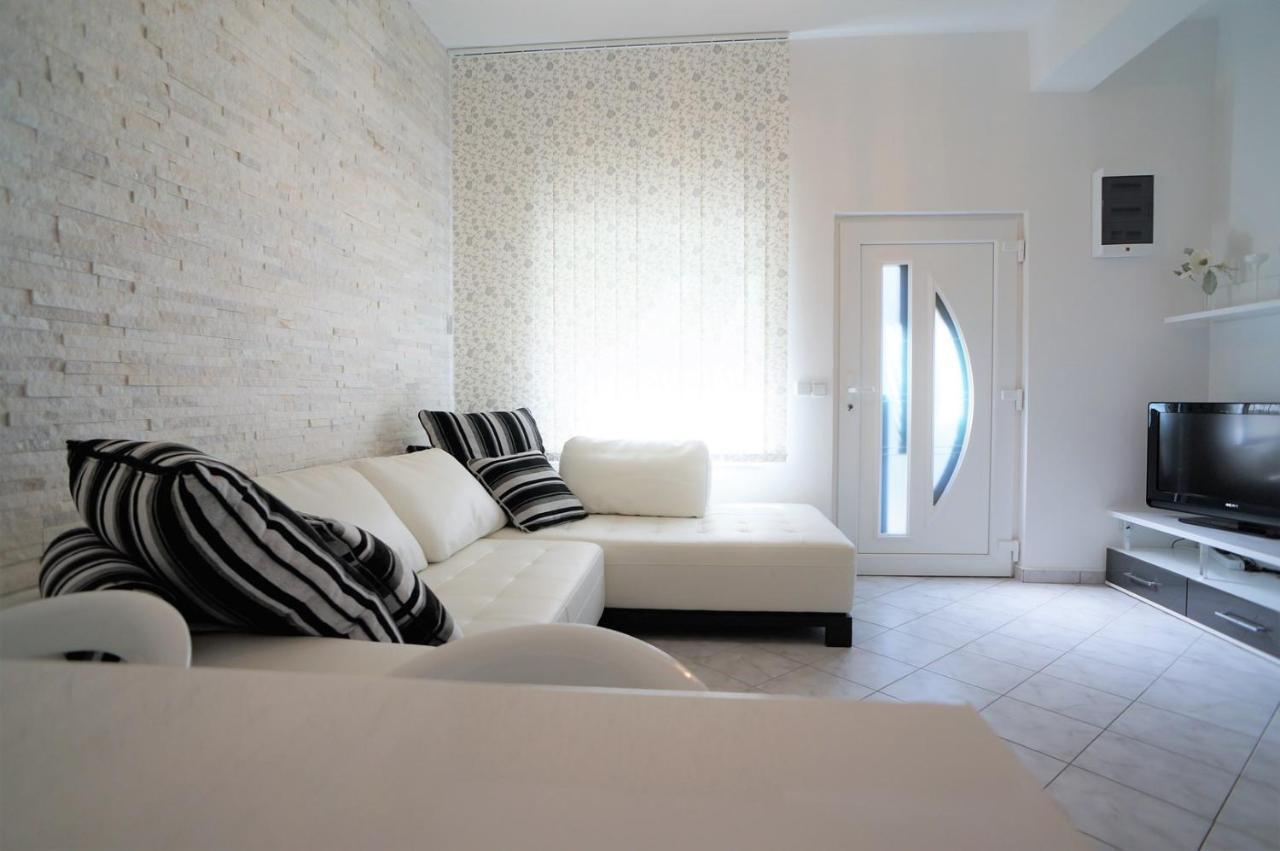 Holiday House Queens With Sea View เซลเซ ภายนอก รูปภาพ
