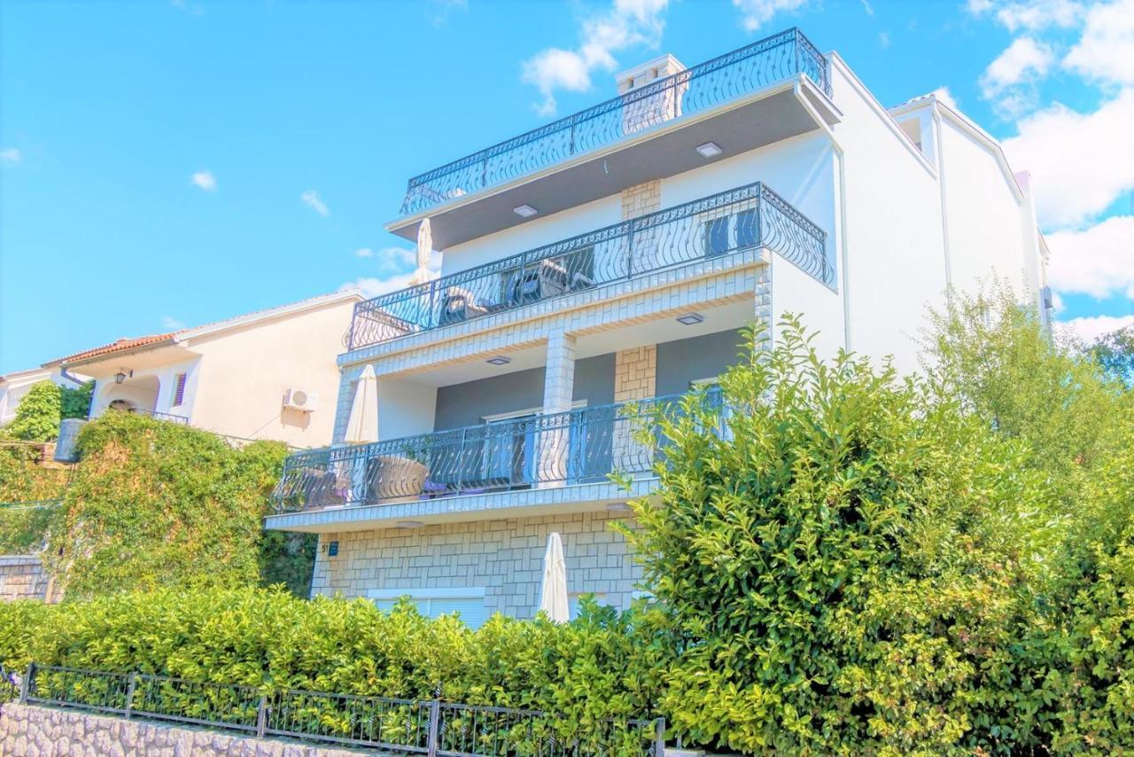 Holiday House Queens With Sea View เซลเซ ภายนอก รูปภาพ