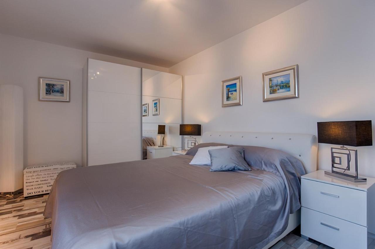 Holiday House Queens With Sea View เซลเซ ภายนอก รูปภาพ