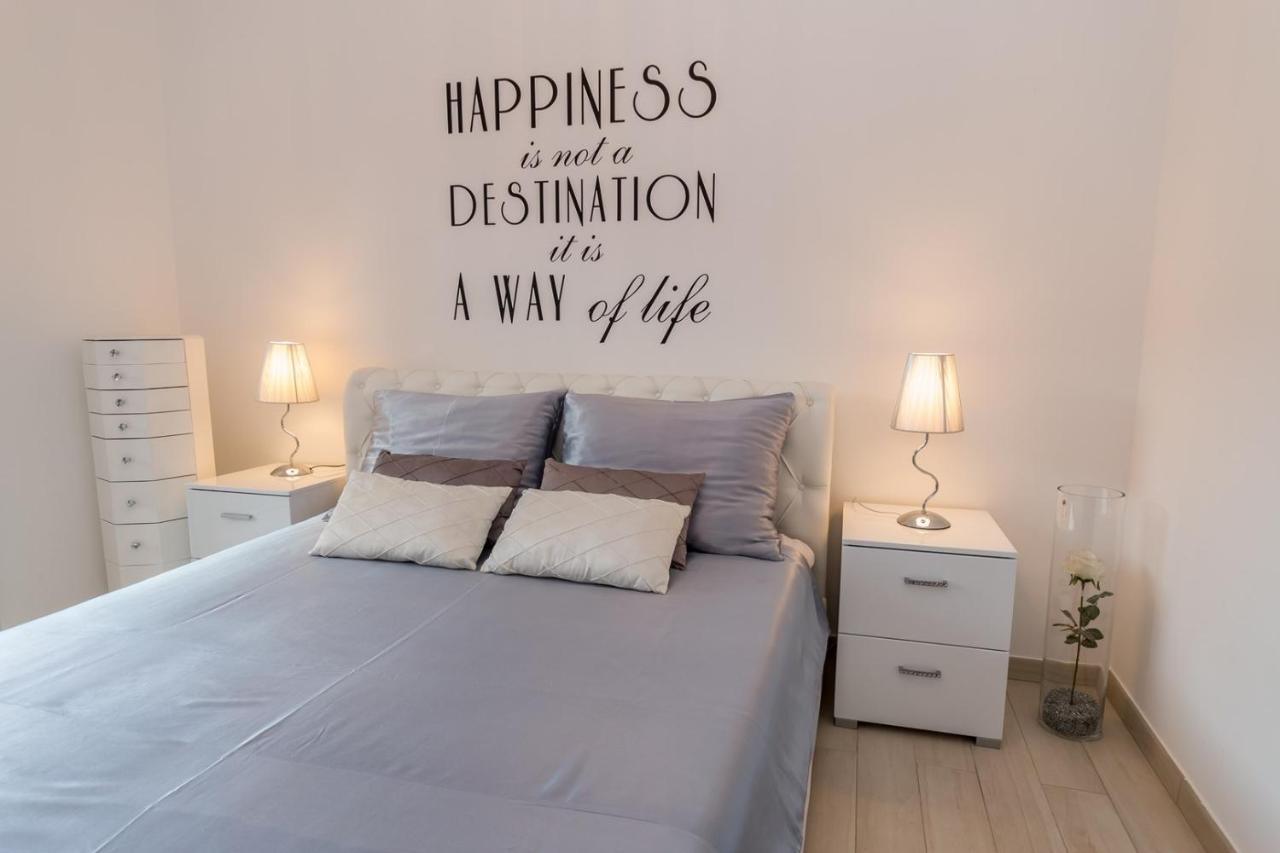 Holiday House Queens With Sea View เซลเซ ภายนอก รูปภาพ